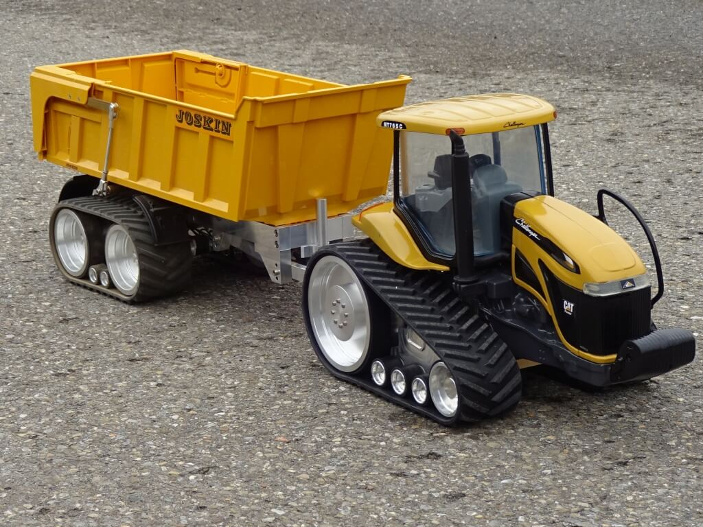 Kettenschlepper Mit Hänger Auf Kettenlaufwerk